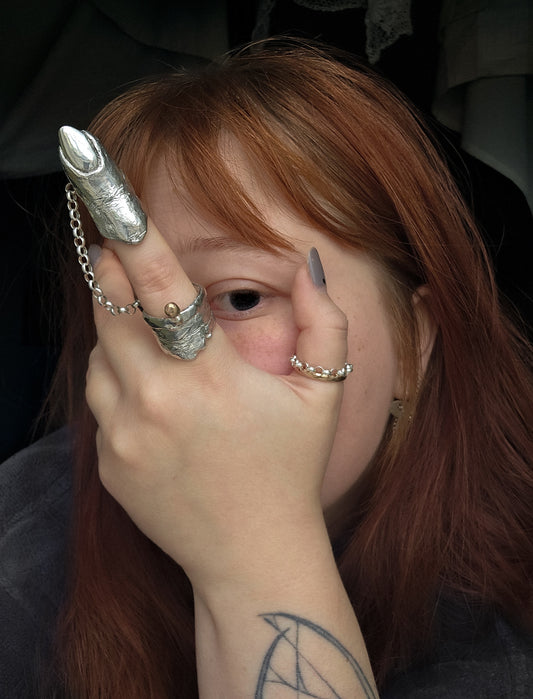 "Solice" finger armor